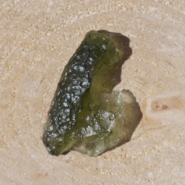 Bijzonder gevormd stukje Moldaviet (nr.8) uit Tsjechië van 1,9gram