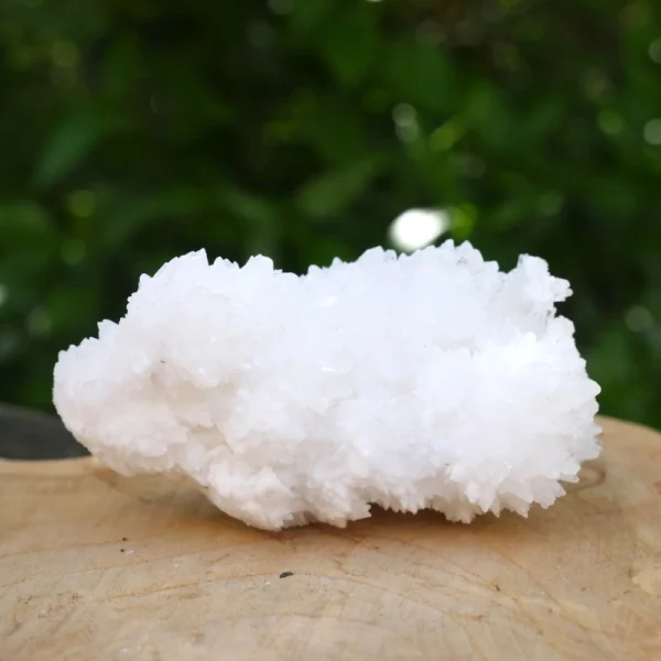 Fraai cluster witte aragoniet uit Mexico (nr.2) met heldere kristallen.