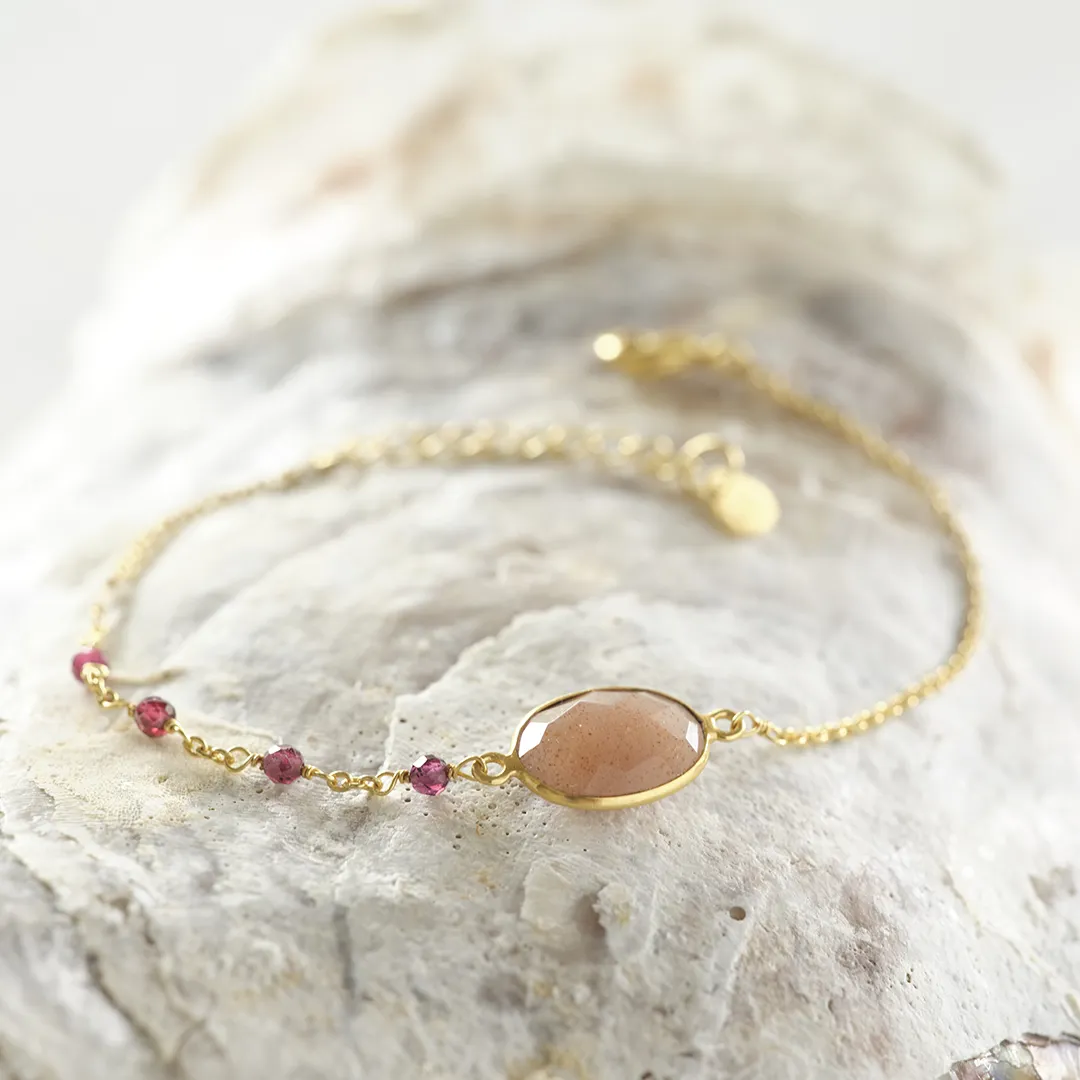 Maansteen armband Promising gold plated A Beautiful Story