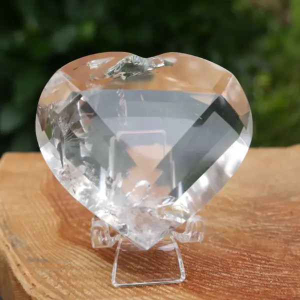 Fraai hart van facet geslepen bergkristal en een breedte van 58mm