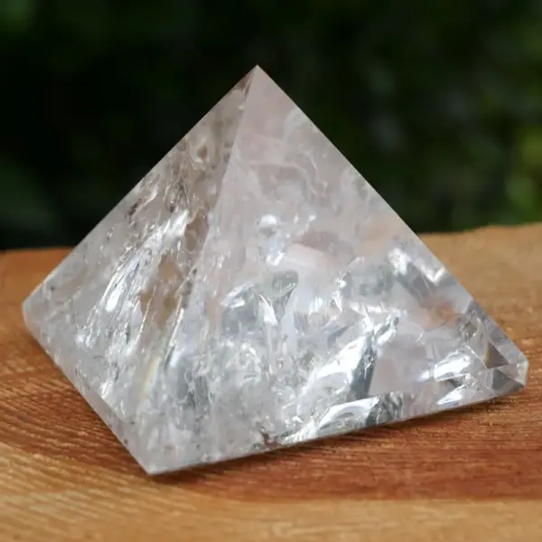 Mooie heldere bergkristal piramide van 55mm breed