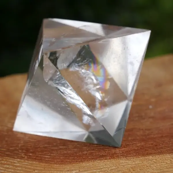 Fraaie heldere bergkristal octaëder van 62mm hoog