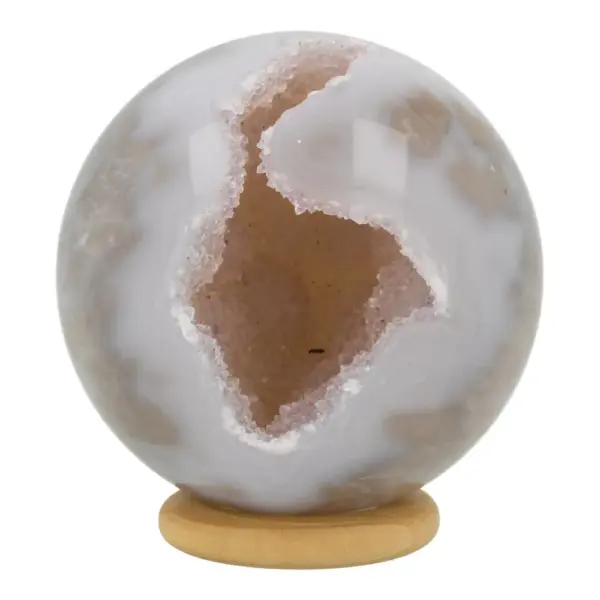 Fraaie agaat geode bol met diameter van 57mm op houten ring