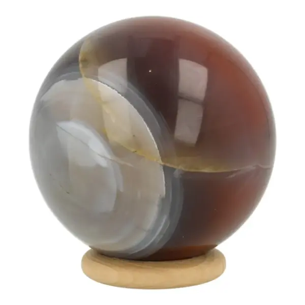 Bijzondere Botswana agaat bol met diameter van 56mm op houten ring