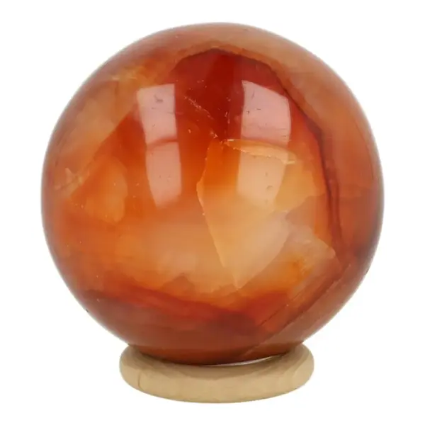 Fraaie carneool bol met diameter van 59mm op houten ring