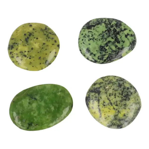 Fraaie groene chrysopraas zaksteen van 3-4,5cm en 1cm dik uit China