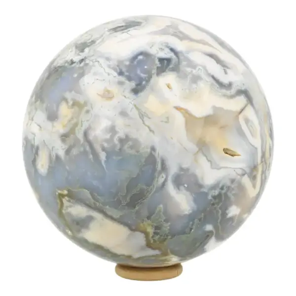 Mooie lichte mosagaat bol van 12cm diameter op houten ring