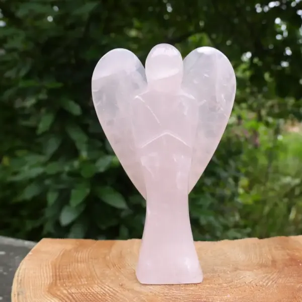 Mooi rozenkwarts engel van 12,6cm hoog