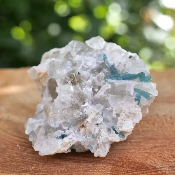Fraai cluster met heldere blauwe toermalijn kristallen in matrix van rookkwarts (nr.2)
