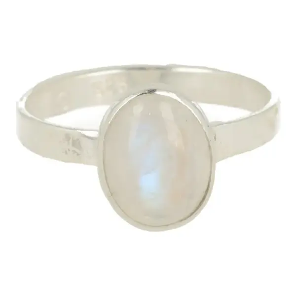 Fraaie ovale regenboog maansteen ring van 9mm hoog in massief 925 sterling zilver
