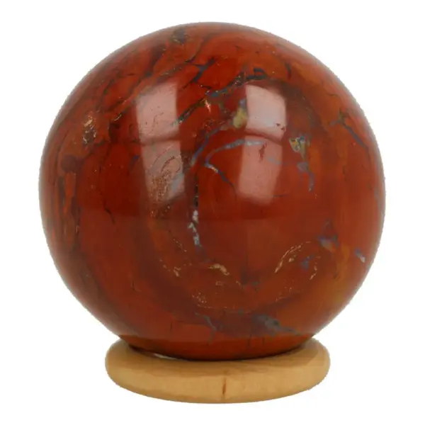 Fijne rode jaspis bol van 51mm diameter op houten ring