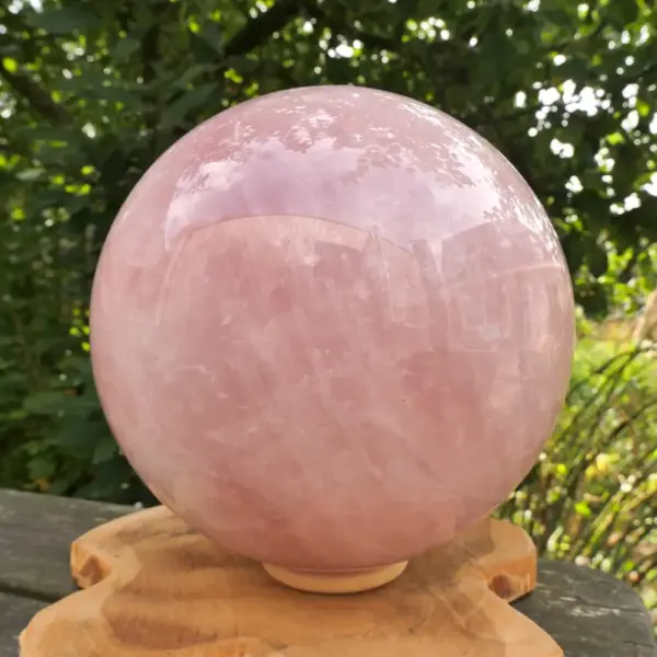 Fraaie rozenkwarts bol XL met diameter van 20,5cm en 12kg gewicht.