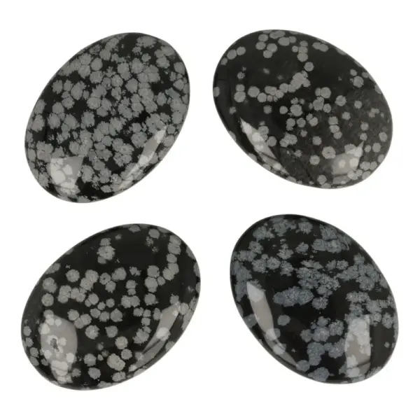 Fraaie kwaliteit sneeuwvlok obsidiaan knuffelsteen van ongeveer 7cm lang en 1,5cm dik