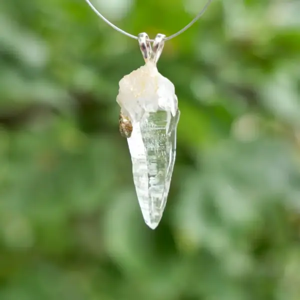 Fraaie, natuurlijke bergkristal hanger met zilveren oogje uit het Binntal, Zwitserland