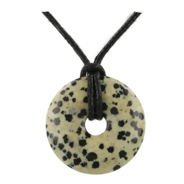 Fraaie dalmatiër jaspis donut hanger met diameter van 3cm aan zwart waxkoord
