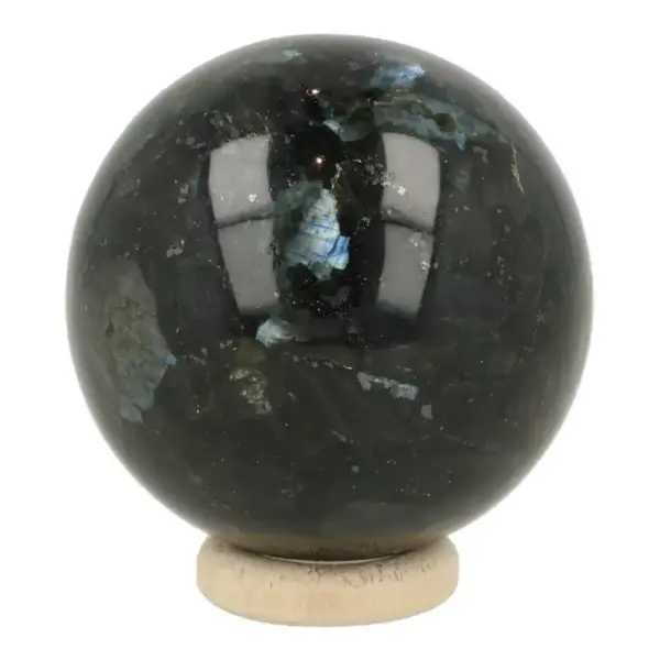 Mooie glimmende larvikiet bol met diameter van 5cm op houten ring