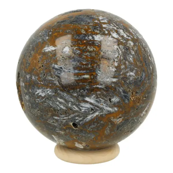 Fraaie pietersiet bol met diameter van 61mm op houten ring